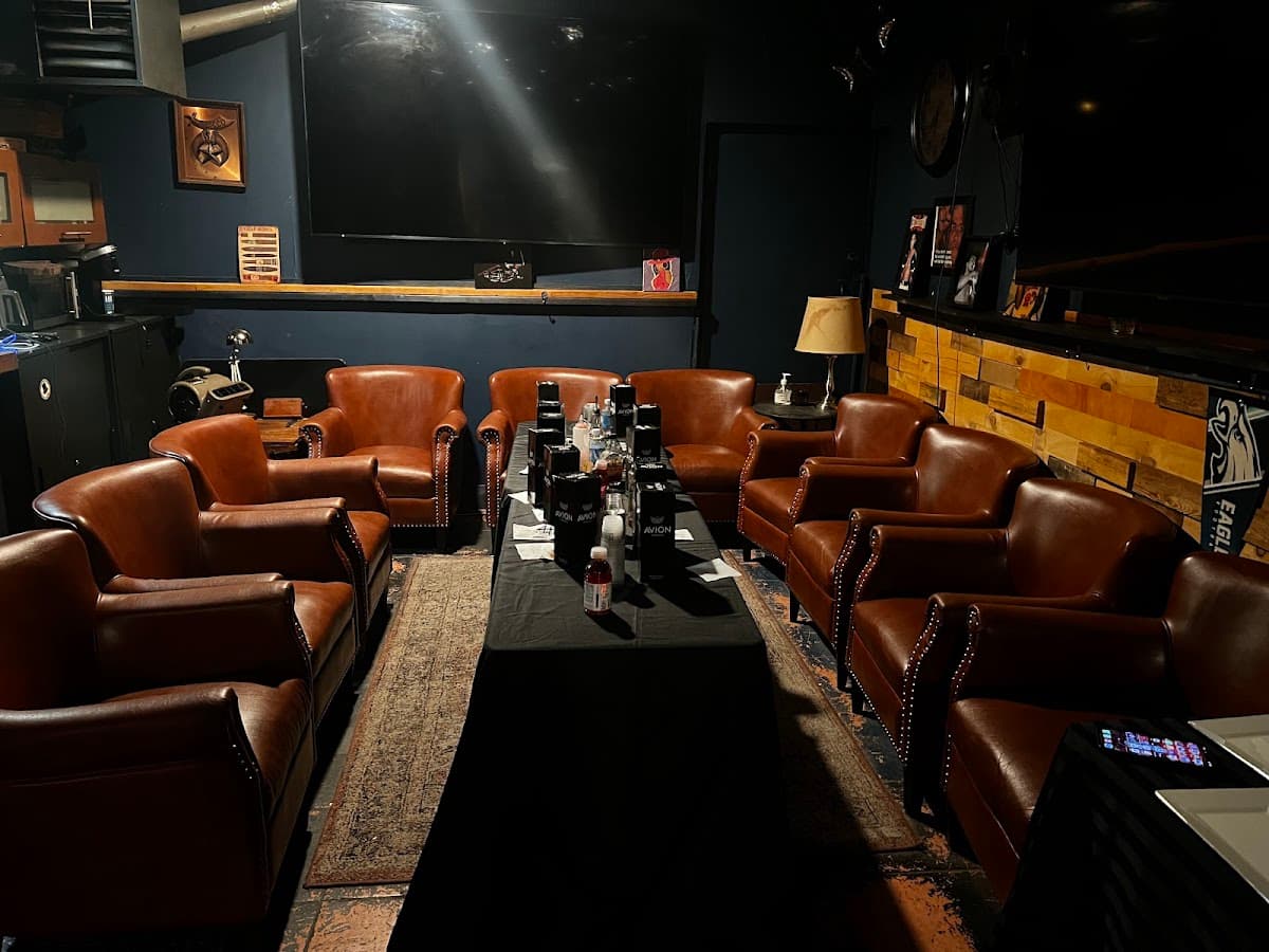 THE CROWNE Cigar Lounge